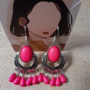 Earrings. Pink/hot pink.